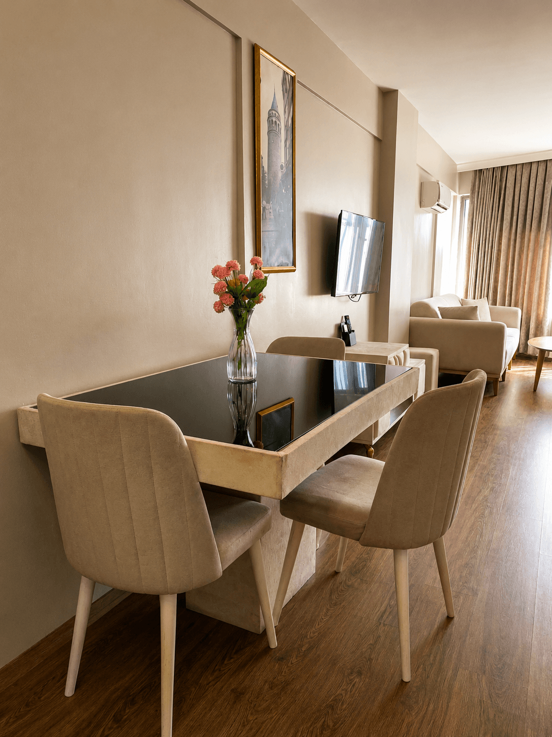 Aymira Residence yemek ve oturma alanı
